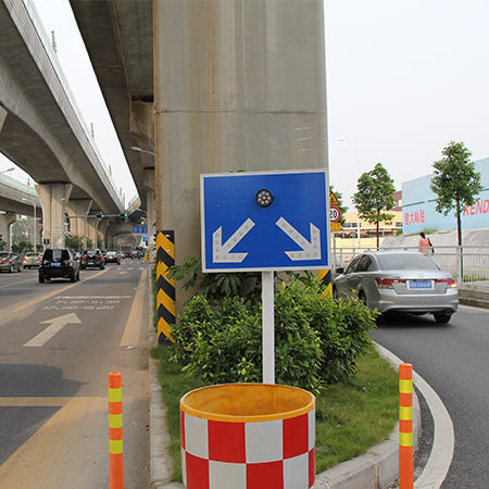 太陽(yáng)能限速交通標(biāo)志牌