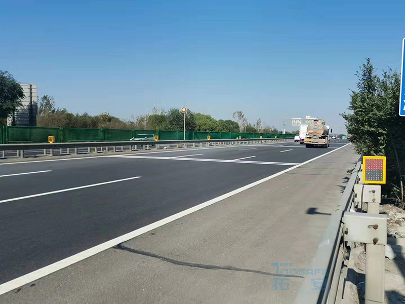 天津長深高速霧區(qū)誘導(dǎo)項(xiàng)目